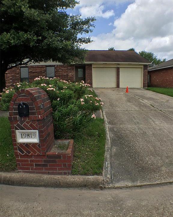 1st image of 19819 Woodhall Ct