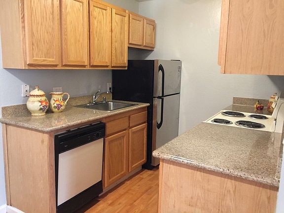 3rd image of 411 Piccadilly Pl APT 7