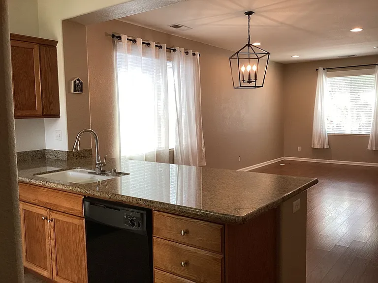 3442 N Leanna Ave — Photo 5
