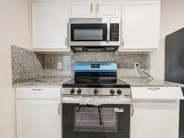 7322 Parkland Manor Dr — Photo 10