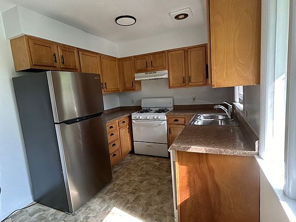 3rd image of 3729-3731 Oakland Dr #4