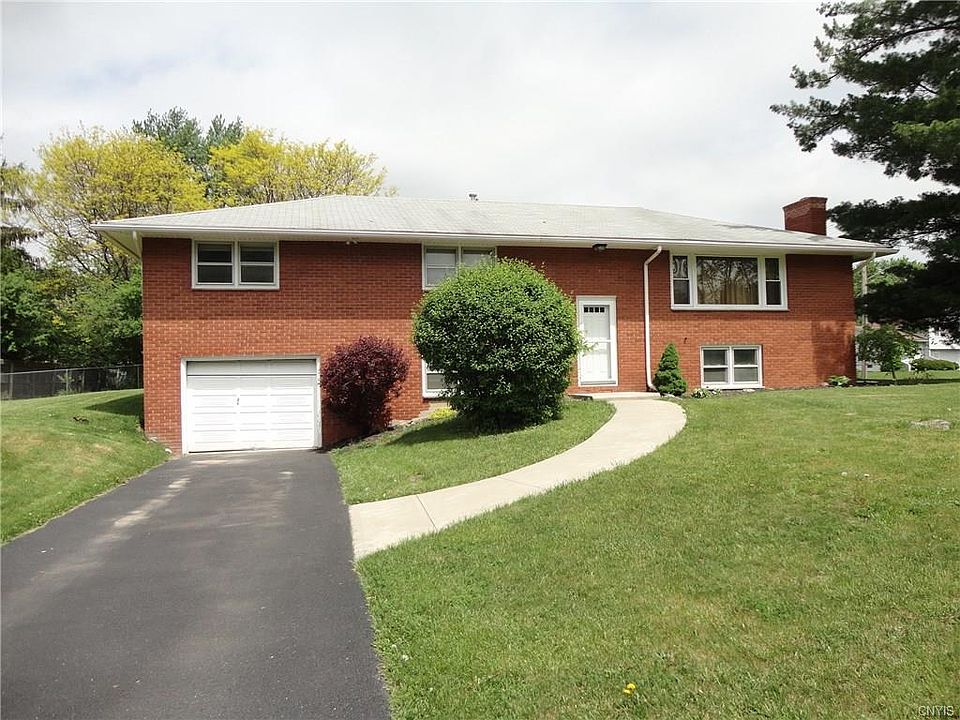 1st image of 22 Lorraine Cres