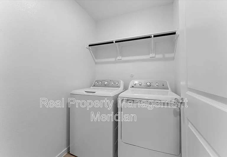 1821 Pentro Pkwy — Photo 18