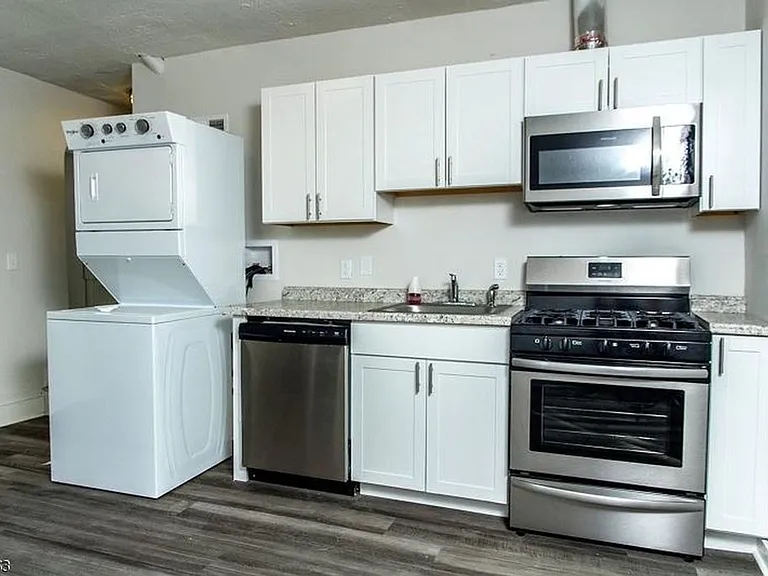 42 W Main St — Photo 11