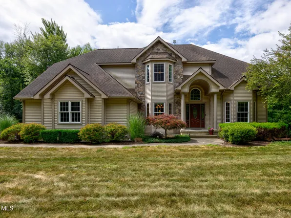 13 Lazur Road, Ballston Lake, NY 12019