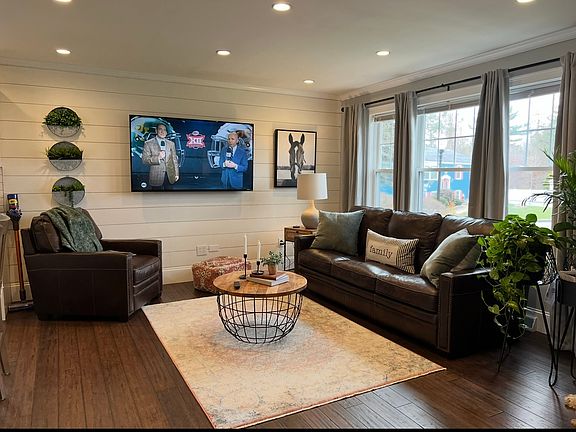 1st level Living room