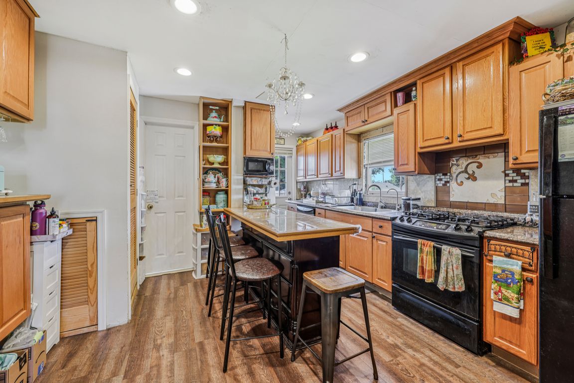 Katz Ave-S2907-014.jpg