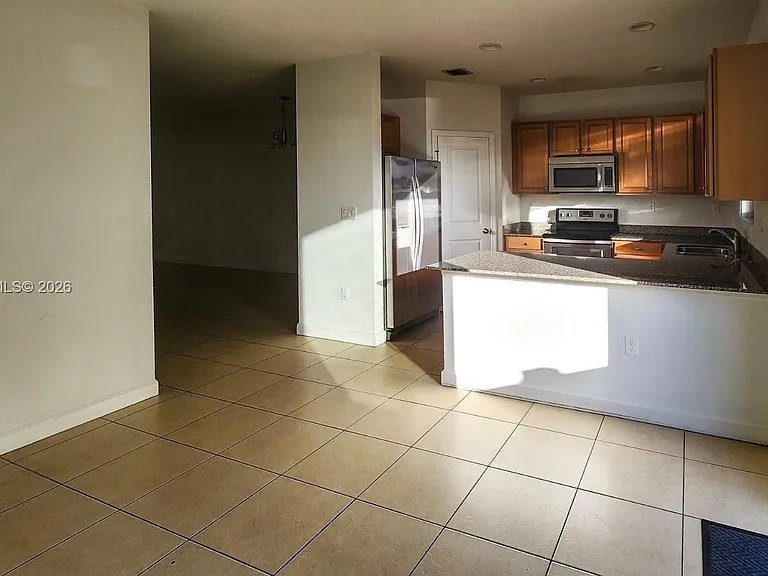 470 NE 194th Ter #470 — Photo 3