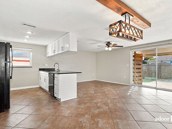 5th image of 7813 Lorne St