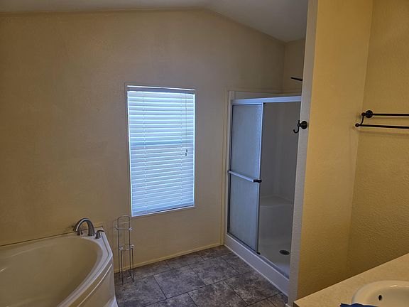 4th image of 4 Pollo Rd