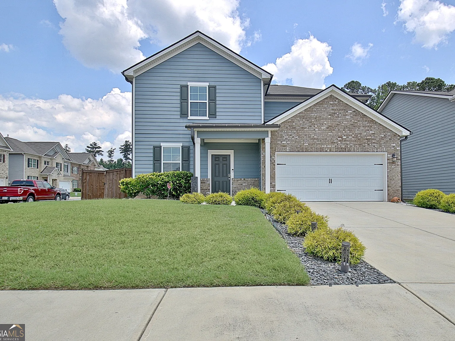 3 bed, 2.5 bath, 2593 sqft, $2,600 — Photo 2