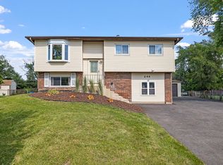 244 Oakridge Ct, Bolingbrook, IL 60440