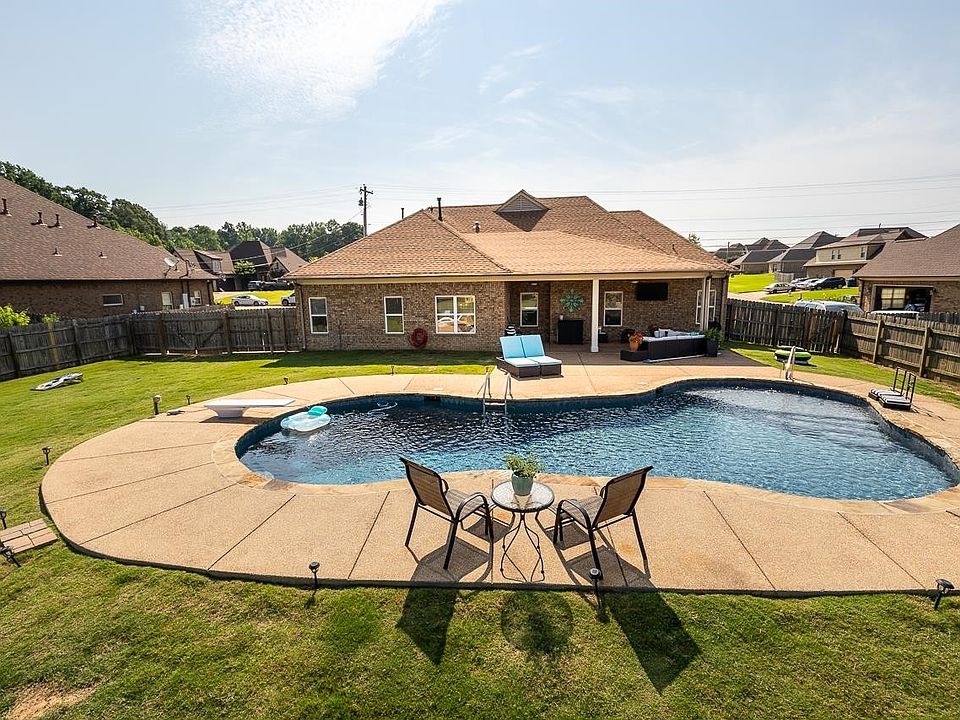 1st image of 429 Julia Ann Dr