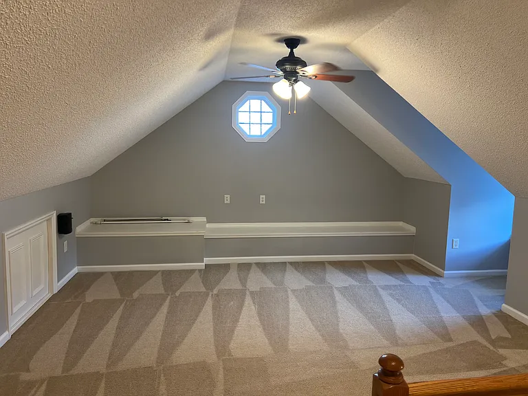 Bonus room/finished attic, 3rd floor
