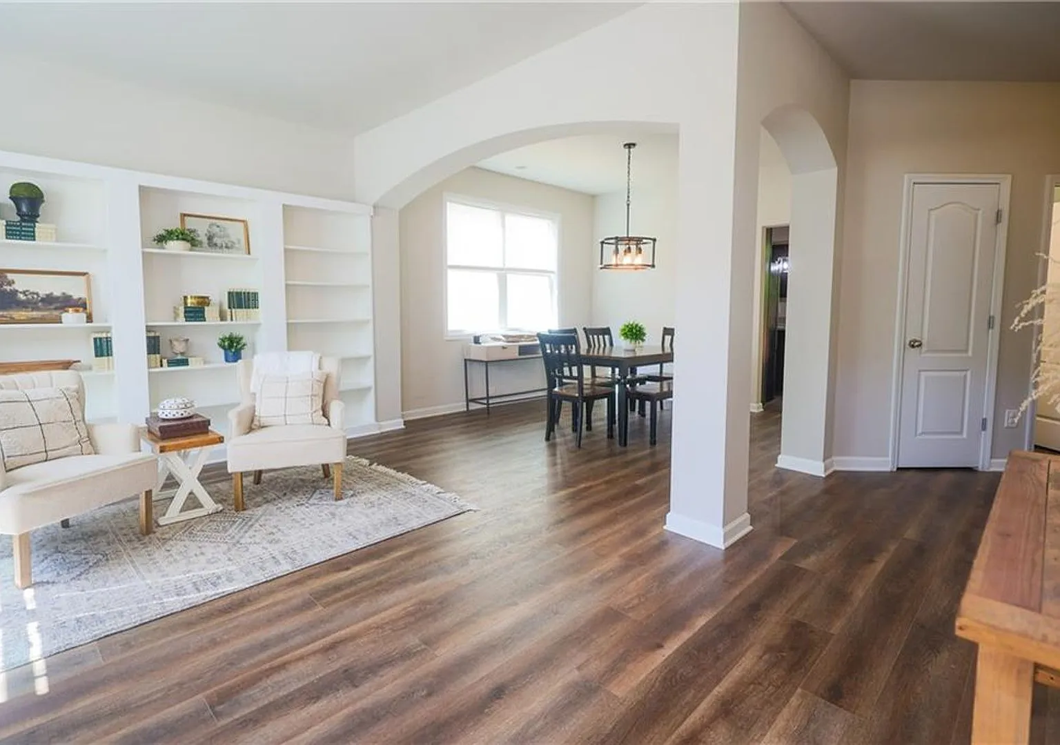 Charming 4-Bedroom Home in Diamond Ridge Community — Photo 2