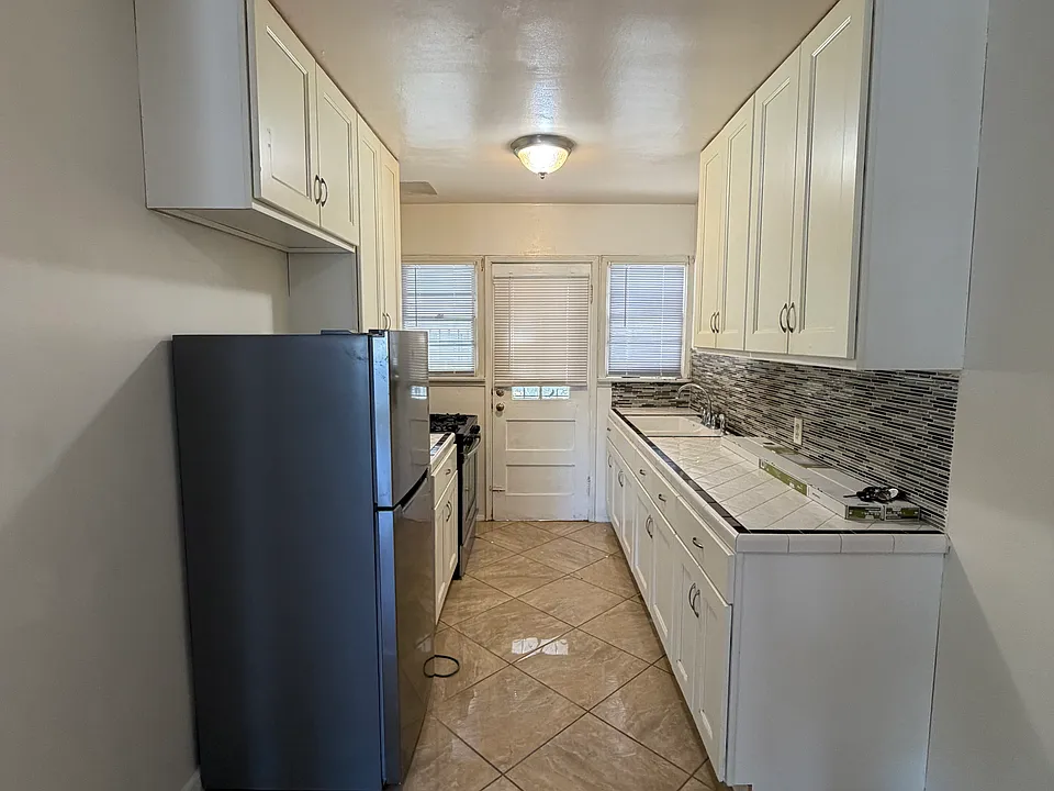 314 N Saint Andrews Pl #1