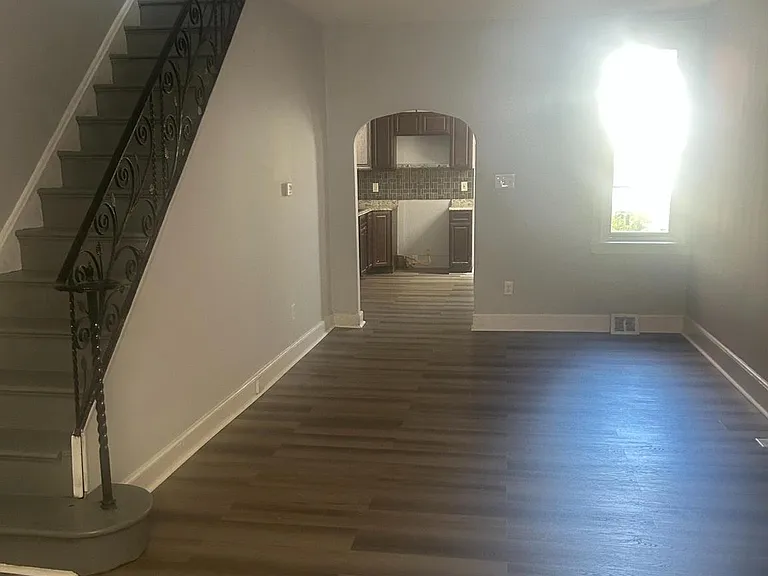 1933 E Thayer St — Photo 5