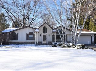 2205 Hammock Hill Ln, Brookfield, WI 53045