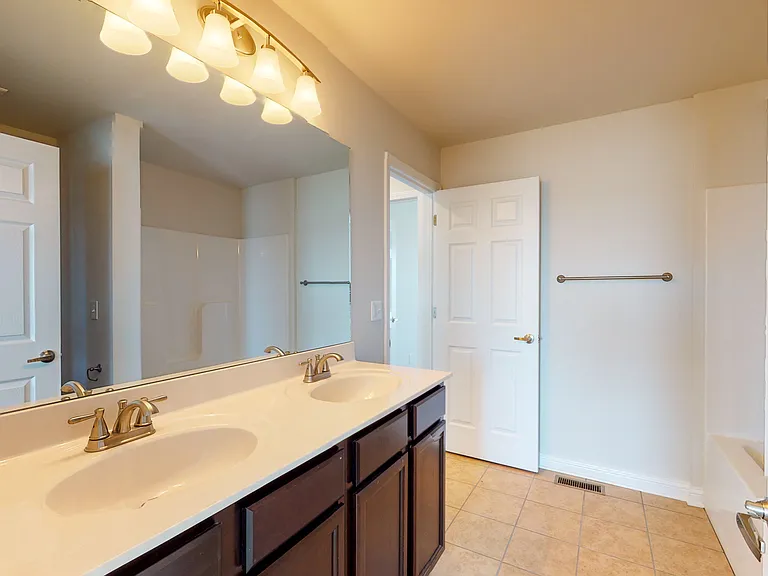 533 Claire Pl #533 — Photo 3