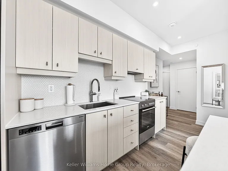 15 Wellington St S #2402 — Photo 5