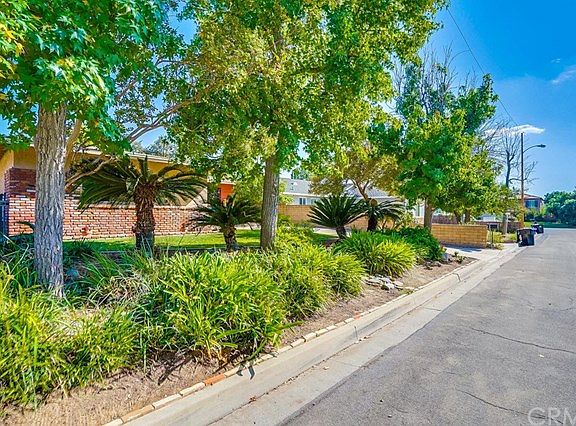 3rd image of 916 Edie Dr
