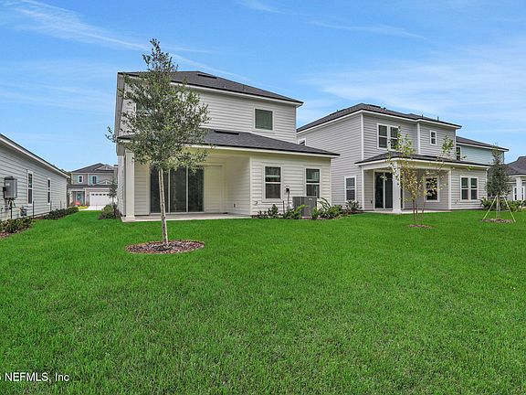 3rd image of 592 FARMFIELD Drive