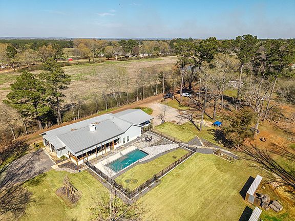 3rd image of 300 Stoddard Dr