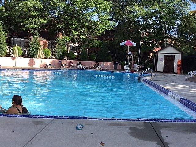 1st image of 914 Rossville Ave