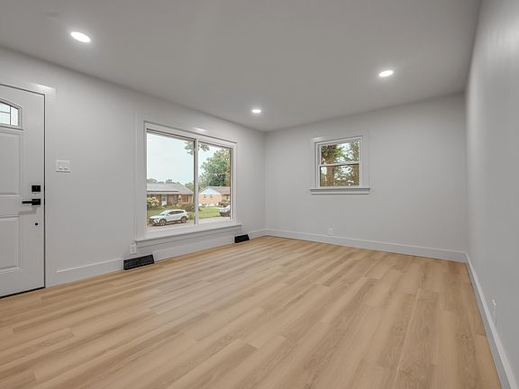 3rd image of 2434 Seine Rd