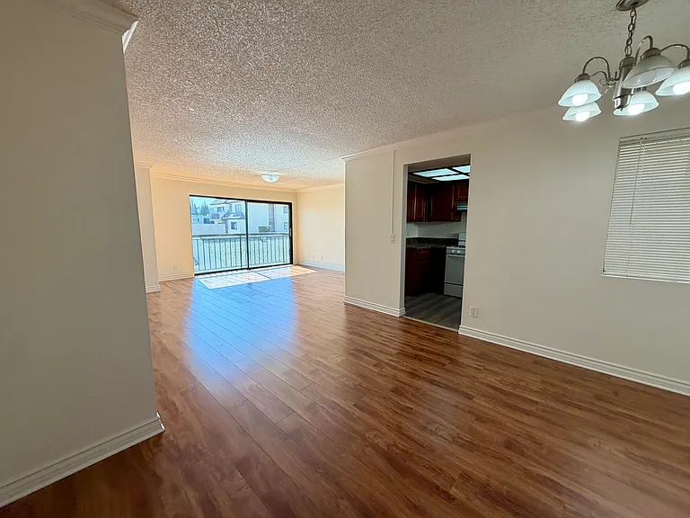814 E Windsor Rd #104 — Photo 6
