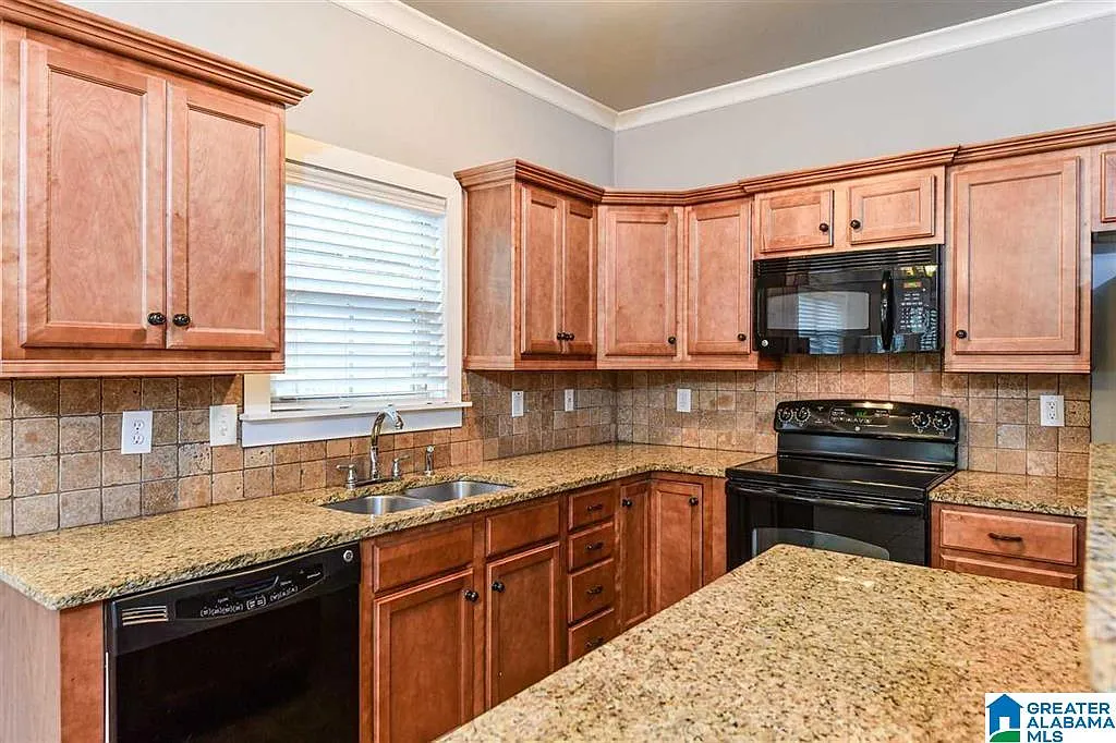 3 bed, 2.0 bath, $2,395 — Photo 4