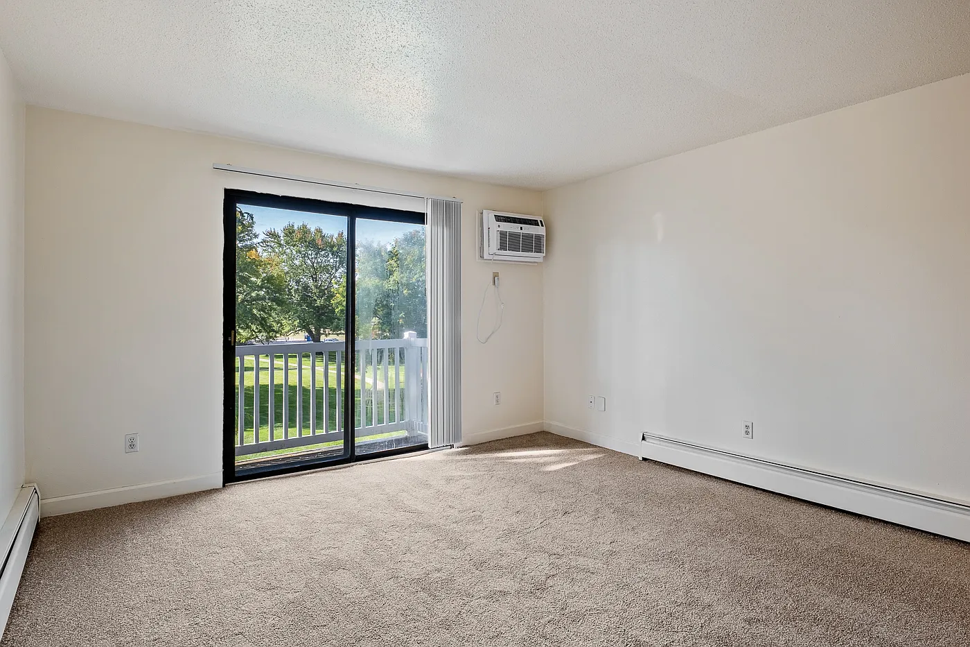Crossroads Apartments — Photo 4