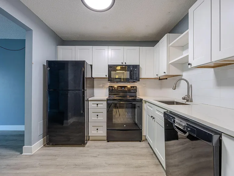 9440 SW 8th St #417 — Photo 3