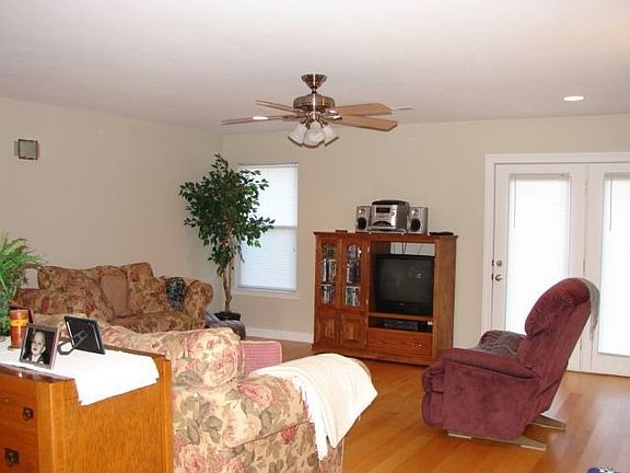 4th image of 349 Park Ln