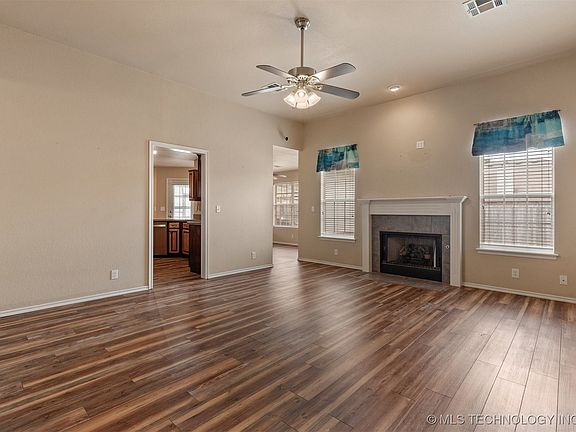 5th image of 13788 S Oak Pl