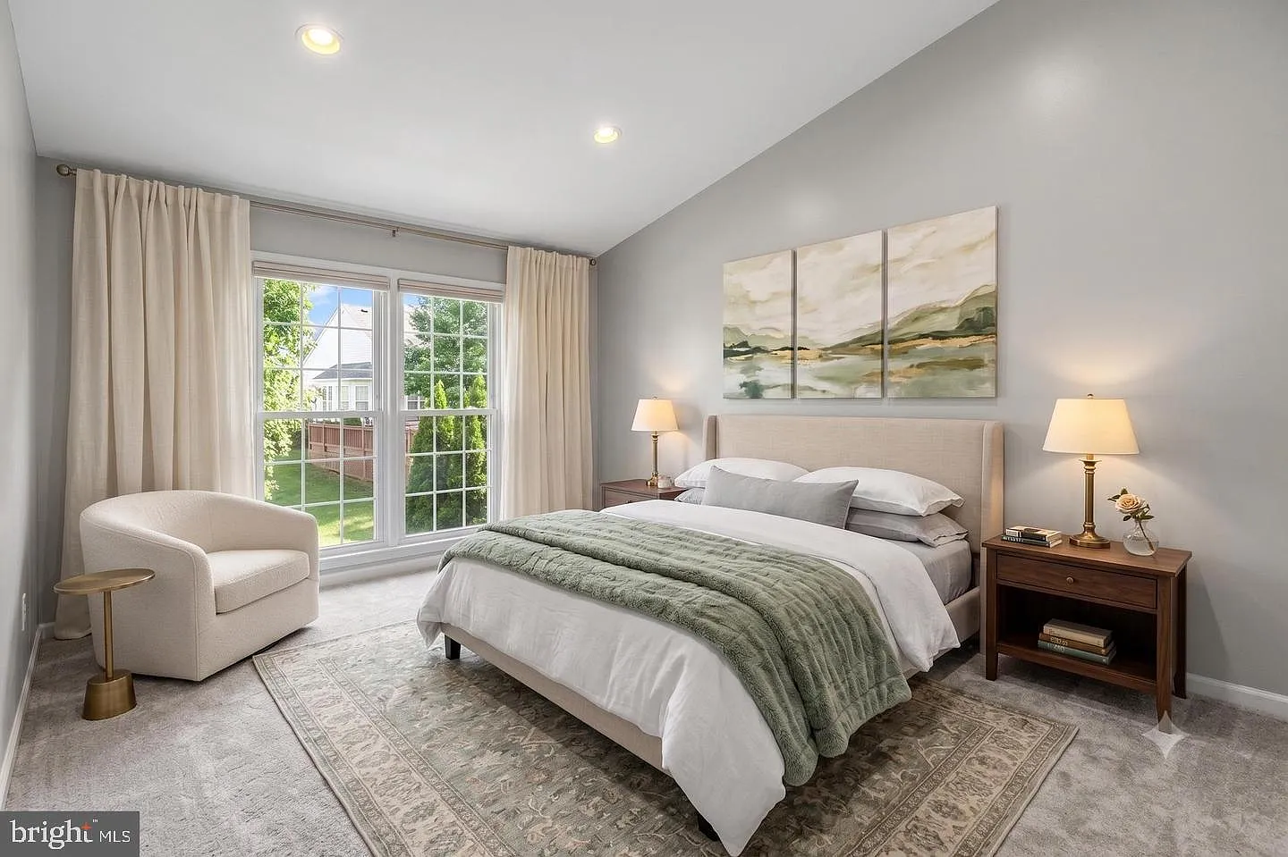 3 bed, 4.0 bath, 1640 sqft, $3,300 — Photo 3