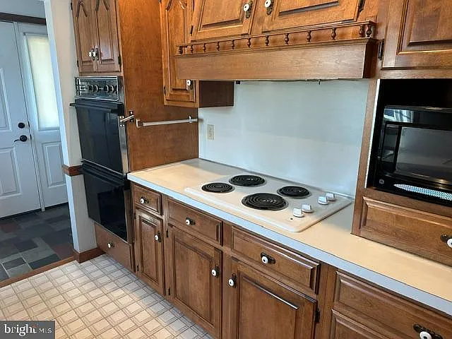 1463 Main St — Photo 12