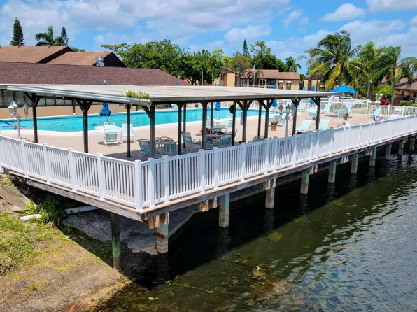 406 Pine Glen Lane #D-2, Greenacres, FL 33463