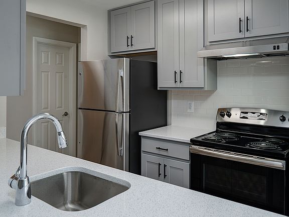 Renovated kitchens with premium finishes are available for upgrade. Ask the leasing team for more details.