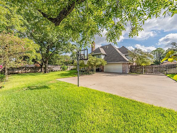 3rd image of 1500 Arrowhead Dr