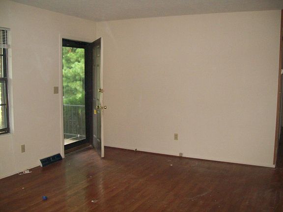 3rd image of 920 Timberwood Dr