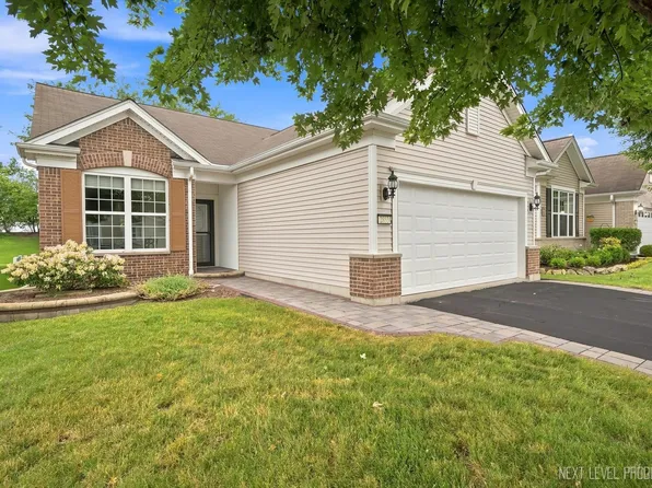 2853 Cascade Falls Cir, Elgin, IL 60124