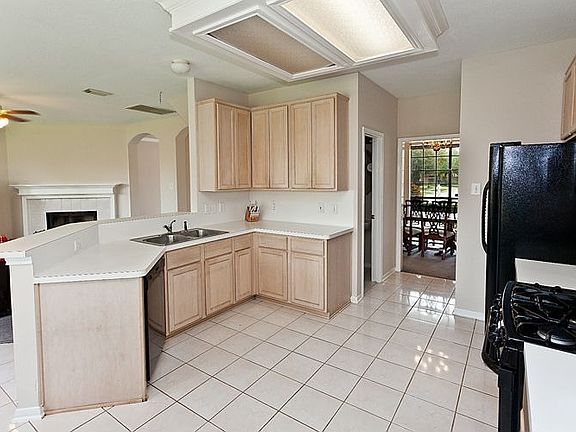 Ceramic tile flooring in the Kitchen