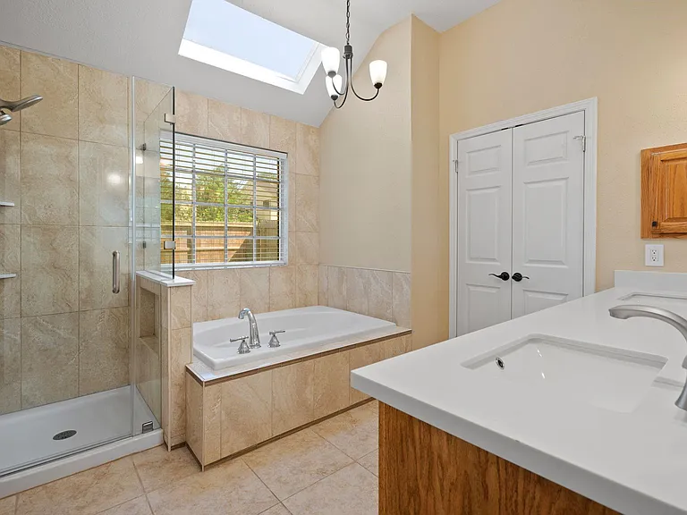 710 Lochnell Dr — Photo 17