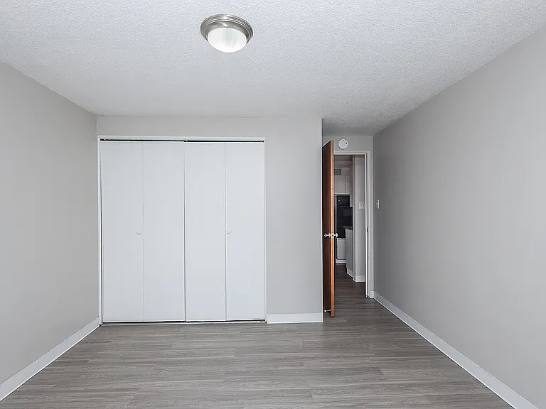 Kent Apartments — Photo 36