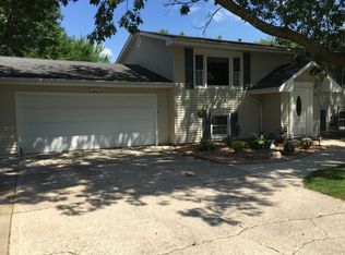 910 1st St, Waukee, IA 50263