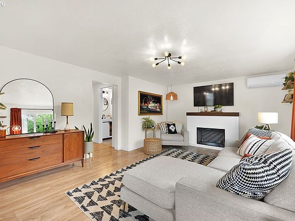 4th image of 2210 Roosevelt Blvd