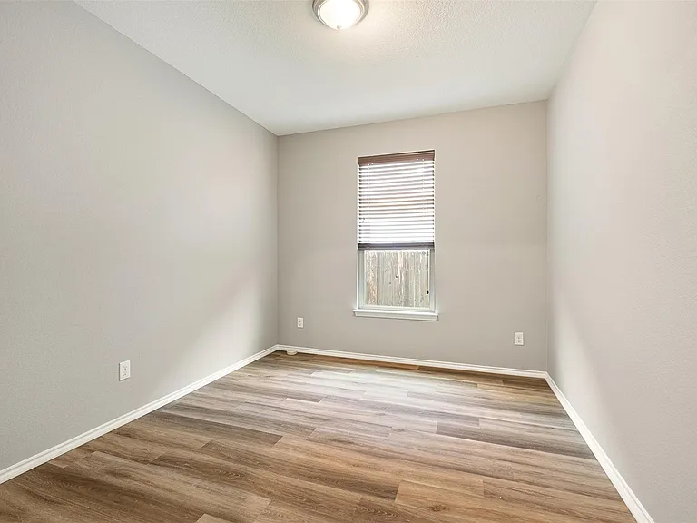12401 Franklin D Roosevelt St — Photo 29