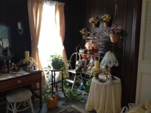 3rd image of 219 Pine St