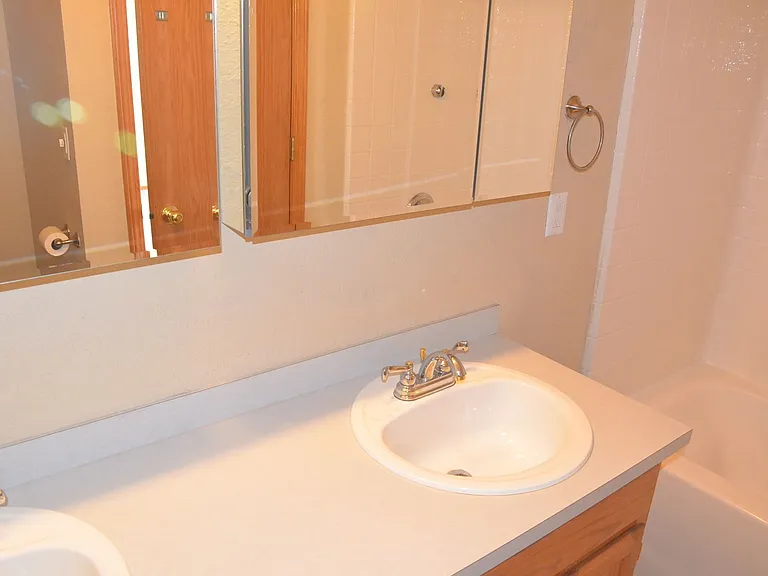921 Kenwood Dr — Photo 7